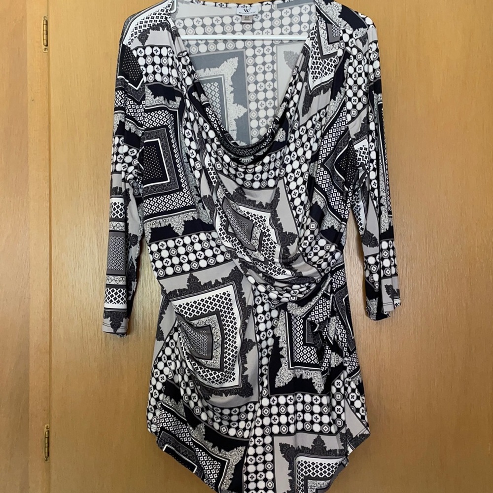Worthington ladies black and grey patterned top